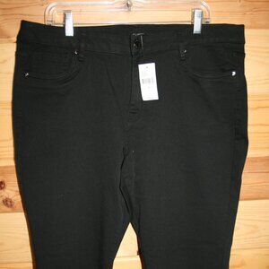 NWTS Lane Bryant Black Capri Pants Size 18